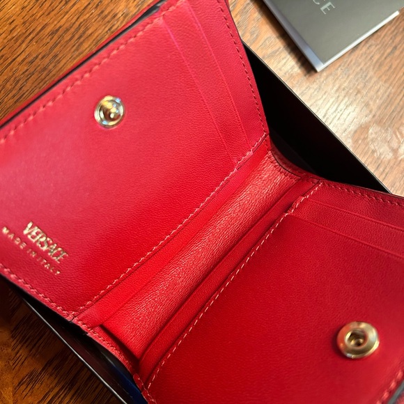 AUTHENTIC VERSACE WALLET - Picture 5 of 7